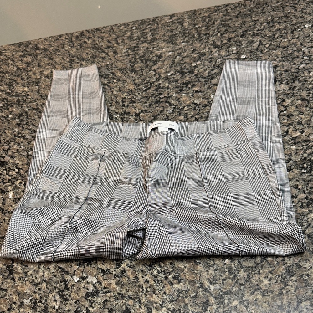 Old Navy Women's Gray Checkered Leggings EUC L